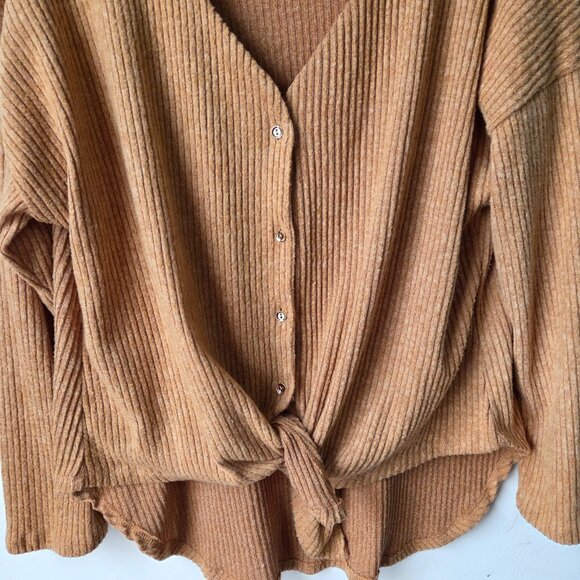 EUC LIBERTY LOVE RIBBED V NECK BUTTONED TIE FRONT SOFT SWEATER TOP SIZE LARGE - Picture 3 of 11